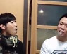 김태균, 이종혁과 담배 연기를 입에서 입으로.."금연 8년째" [★해시태그]