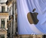 (FILE) BRITAIN ECONOMY APPLE