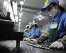 '코로나 귀향' 증가에 中 제조업 근로자 부족 심화