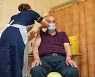 독일, 아스트라제네카 백신 "65세 이상은 피해야" 권고