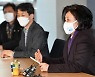 [단독] '文 복심' 윤건영에 '文의 입' 고민정도 박영선 캠프로