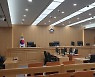 아들에 영화관 매점수익 밀어준 아버지 징역 2년 실형