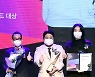 [포토] 강재준-이은형 부부, '2021 대한민국 퍼스트브랜드 대상' 베스트커플 부문 수상