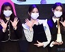 [포토] 위클리 조아-이수진-먼데이, '팬들에게 보내는 깜찍 손인사~'