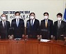 손실보상 가시화 덕분?..6주만에 '서울 민심' 앞선 민주당