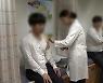 [이슈워치] 의료진·고령층부터..9월까지 국민 70% 무료접종