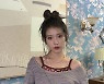 아이유, 빠져드는 몽환美..물오른 비주얼에 '심쿵'[스타IN★]