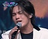 '엠카' 장덕철, 화이트 슈트로 완성한 이별감성 '겨울잠'
