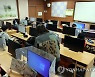 수업받는 초등학생들