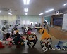 유은혜 "고3 올해도 매일 등교..교직원 이른 시일 내 백신접종"