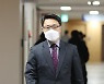 브리핑룸으로 들어서는 김진욱 공수처장