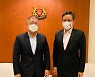 정의선 회장, 코로나 후 첫 해외행보..싱가포르서 리셴룽 총리와 면담