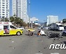 퀵오토바이 신호위반 좌회전하다 승용차와 충돌..30대 운전자 사망