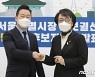 서울시장 격돌..정봉주 "민주당과 통합"vs김진애 "후보 단일화"