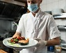코로나19 때 자리지킨 '필수노동자'들 위험하다..美서 평소보다 많이 숨진 직업 '요리사'