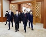 문 대통령 "권력기관 개혁 끝난게 아냐..검찰 스스로 개혁주체 돼야"