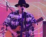 '나루토' 테마곡 부른 FLOW 코시, 비연예인 여성과 결혼-임신 겹경사