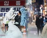 지역발생 2.5단계 범위..거리두기 유지·완화 기로