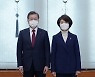 문 대통령, 한정애 장관과 기념촬영