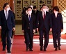 文대통령, 박범계·한정애에 "먼저 소감과 포부 말해달라" 왜?