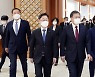 文대통령, 박범계 법무부 장관 향해 "권력기관 개혁 끝난 게 아니다"