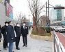 '더현대 서울' 현장점검하는 채현일 영등포구청장