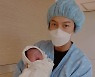 박건형 득녀, 두 아이 아빠 됐다.."3kg 딸, 산모 모두 건강"