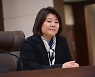 '천의 얼굴' 이정은, '로스쿨'서 판사 출신 교수 연기..지적 카리스마 내뿜는다