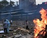 인도, 사망 속출에 의료진 폭행..화장터 장작도 부족
