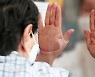 유리벽 너머로..두 번째 '비대면' 어버이날