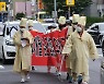 "유흥주점 집합금지로 생활고"..400명 도심 행진 집회