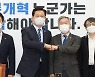 송영길, 최강욱 만나 언론 개혁 강조.."해야 할 일 많다"