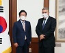 박병석 국회의장 아미르 페렛츠 이스라엘 경제산업부 장관 예방 받아 "FTA·기술협력 개정협정 맺어, AI·자율주행 등 하이테크 분야 협력 가능"
