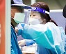 화이자 1차 접종 재개한다..접종 완료자에 '혜택'
