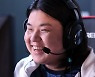 [포토] 중국 상대하는 이정훈 '순박한 미소'