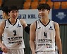 두경민·김낙현 '가스 쌍포' 첫 경기부터 터졌다