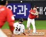 [포토] 김성현 '역전 위기를 막는 순간'