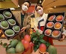 현대百, "국산 홍망고·청망고로 색다른 추석 선물 어때요"