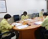 유은혜 부총리, 질병관리청과 영상회의 진행