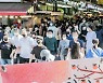 [포토] 엿새 앞둔 추석 연휴, 활기 찾은 시장