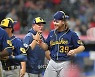 '번스 8이닝+헤이더 1이닝' 밀워키, 올 시즌 MLB 9번째 노히트 경기 달성