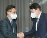 尹-崔, 고발사주 의혹에 긴급 회동 갖고 "중대한 대선개입" 비판