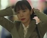 "감사했어요"..'인간실격' 전도연·류준열, 서로 신경쓰이기 시작 [종합]