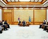 호주 외교·국방장관 접견하는 문재인 대통령