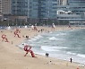 해운대해수욕장서 입욕객 파도 휩쓸려 사망