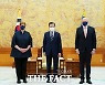 문 대통령 "호주, 고마운 나라..'전략적 동반자' 관계 깊어지길 희망"