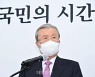 김종인 "윤석열, 파리떼에 5개월 헤맸다"