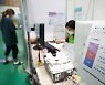 오후 6시 코로나 확진자 1229명..지난주보다 97명 줄어