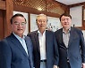 김종인 "윤석열, 파리떼 둘러싸여 5개월 헤맸다"