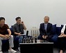 김종인 "尹, 파리떼에 5개월간 헤매..파리떼 잔뜩 모여있을 것"